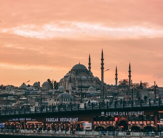 Mittelmeer-Träume: Von der Metropole Istanbul zu den Lagunen Venedigs