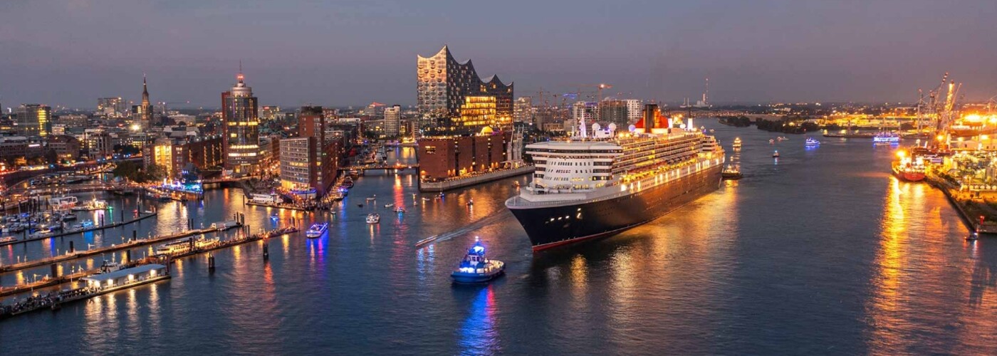 Ganz besonders: Eine Kreuzfahrt ab Hamburg mit der wunderschön beleuchteten Hafencity