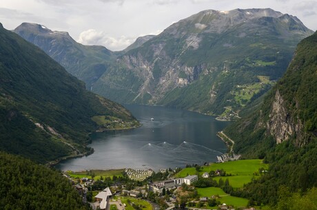 Reise Kreuzfahrt - Bis zum nördlichen Ende Europas inkl. Bordguthaben 200 € p.P.