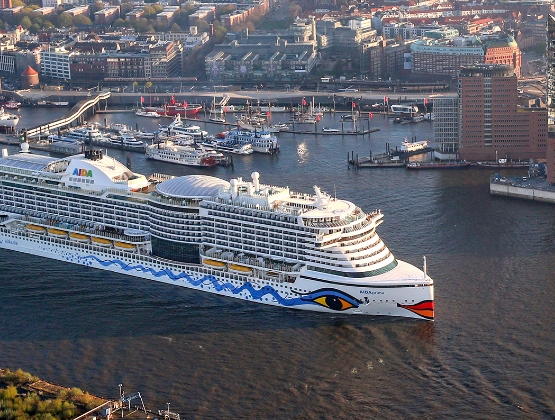 Kreuzfahrtschiff im Hamburger Hafen: Ihr Reiseerlebnis startet spektakulär auch ohne Fugreise